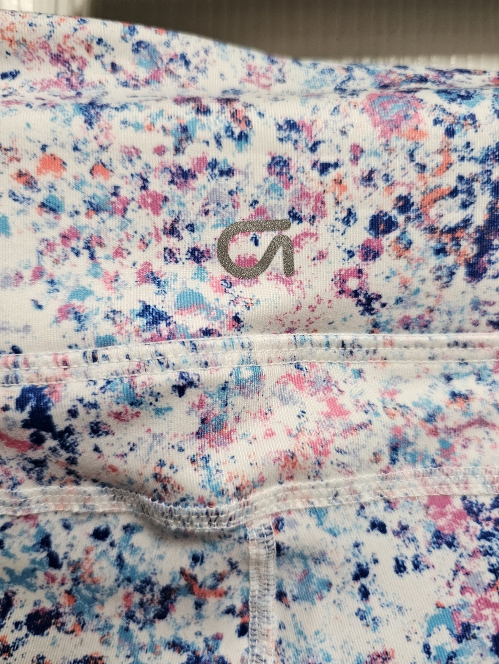 GAP Capri Leggings XL White Heather Multicolor Print Adjustable Waist NWT - Picture 6 of 8